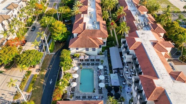 221 9th ST S 123, Naples, FL 34102