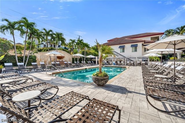 221 9th ST S 123, Naples, FL 34102