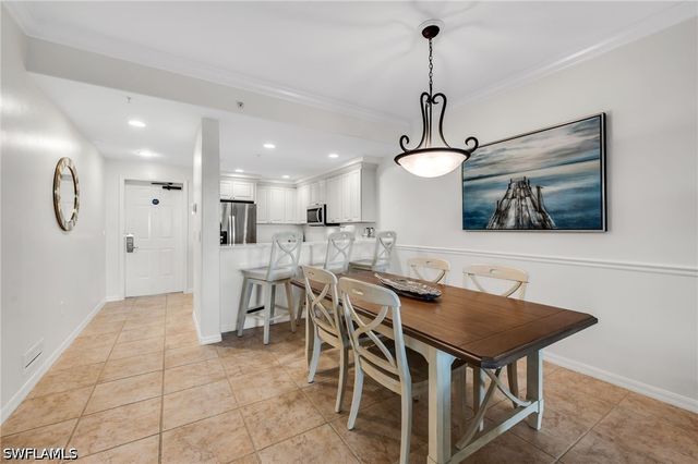 221 9th ST S 123, Naples, FL 34102