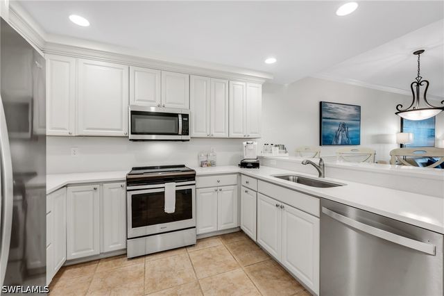 221 9th ST S 123, Naples, FL 34102