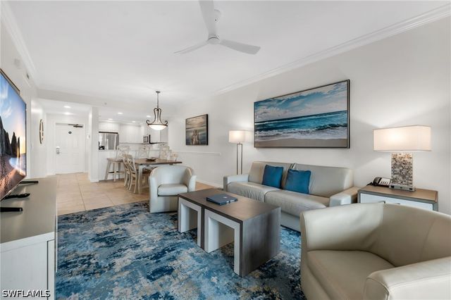 221 9th ST S 123, Naples, FL 34102