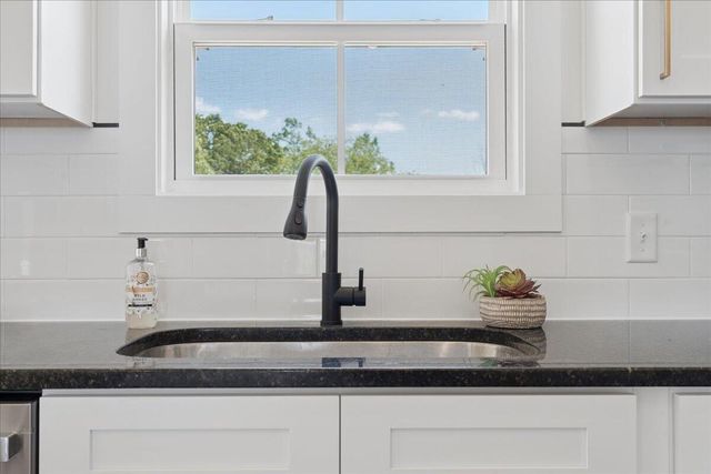 1442 Hickory Cove LN, Moneta, VA 24121