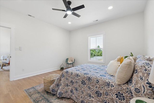 1442 Hickory Cove LN, Moneta, VA 24121