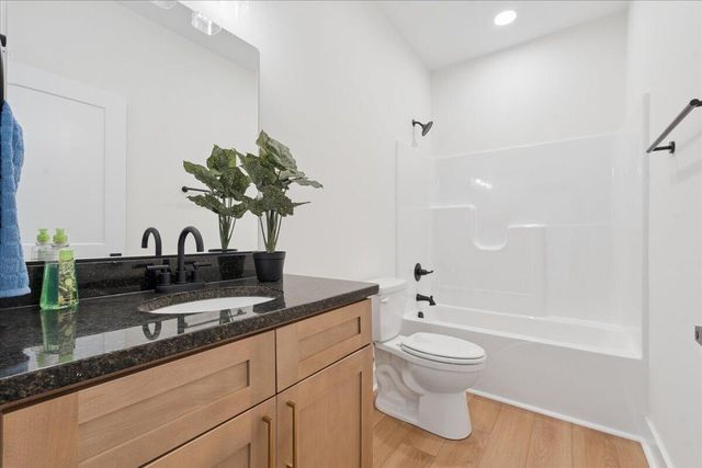 1442 Hickory Cove LN, Moneta, VA 24121