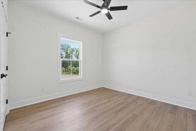1442 Hickory Cove LN, Moneta, VA 24121