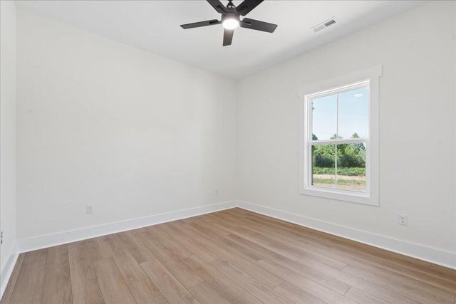 1442 Hickory Cove LN, Moneta, VA 24121