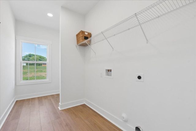 1442 Hickory Cove LN, Moneta, VA 24121