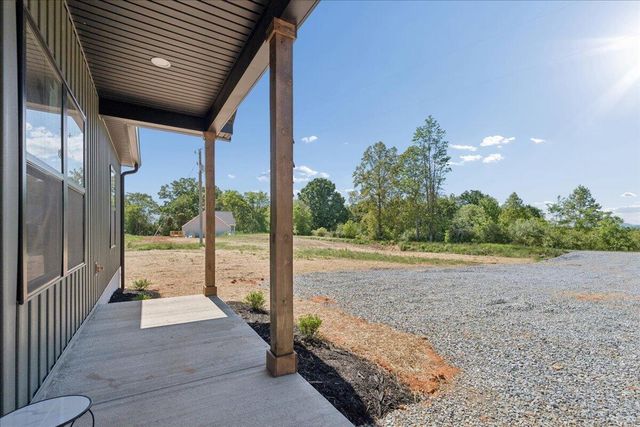 1442 Hickory Cove LN, Moneta, VA 24121