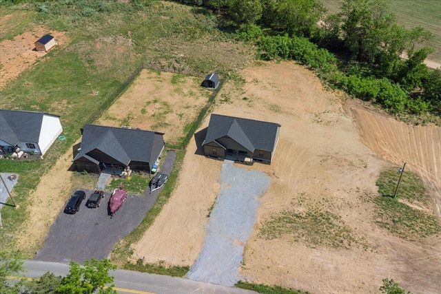 1442 Hickory Cove LN, Moneta, VA 24121