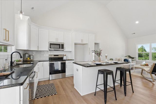 1442 Hickory Cove LN, Moneta, VA 24121