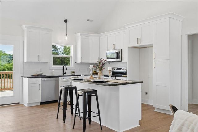 1442 Hickory Cove LN, Moneta, VA 24121