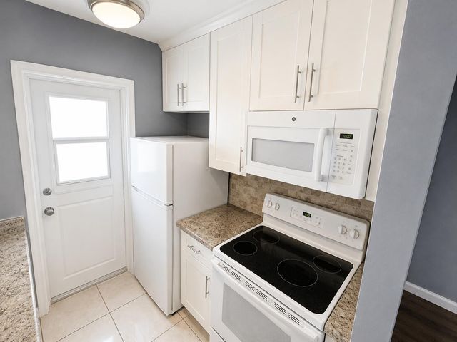 1114 Lake Terrace 203, Boynton Beach, FL 33426