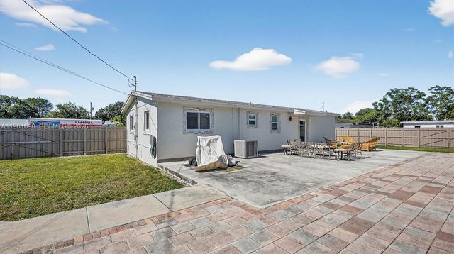 22301 SW 117th Pl, Miami, FL 33170