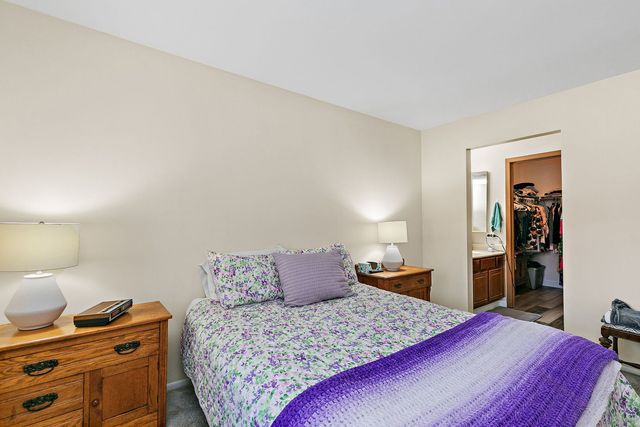 3 Creekside Circle B, Elgin, IL 60123