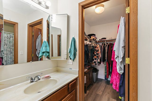 3 Creekside Circle B, Elgin, IL 60123