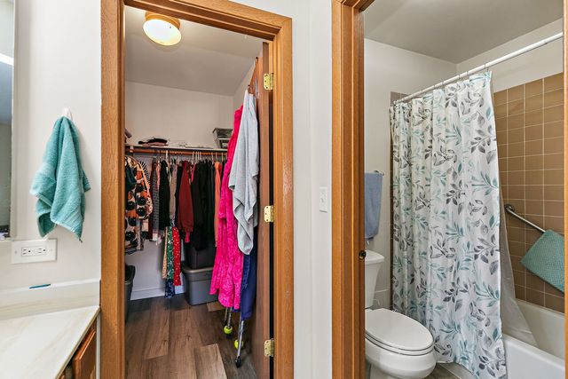 3 Creekside Circle B, Elgin, IL 60123