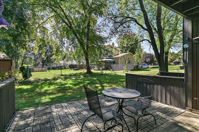 3 Creekside Circle B, Elgin, IL 60123