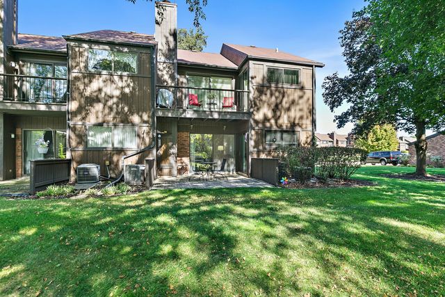 3 Creekside Circle B, Elgin, IL 60123