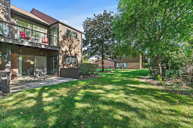 3 Creekside Circle B, Elgin, IL 60123