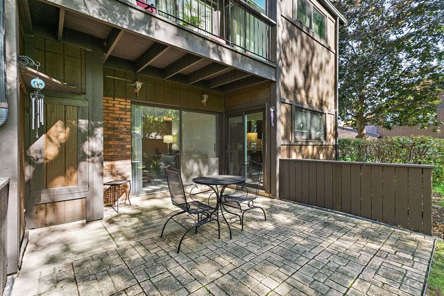 3 Creekside Circle B, Elgin, IL 60123