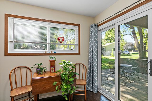 3 Creekside Circle B, Elgin, IL 60123