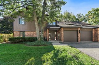 3 Creekside Circle B, Elgin, IL 60123