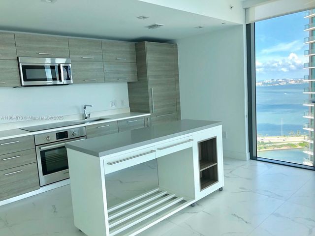 650 NE 32 ST 4107, Miami, FL 33137