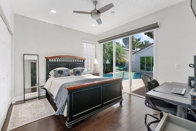 1081 BEL AIRE Drive E, Pembroke Pines, FL 33027