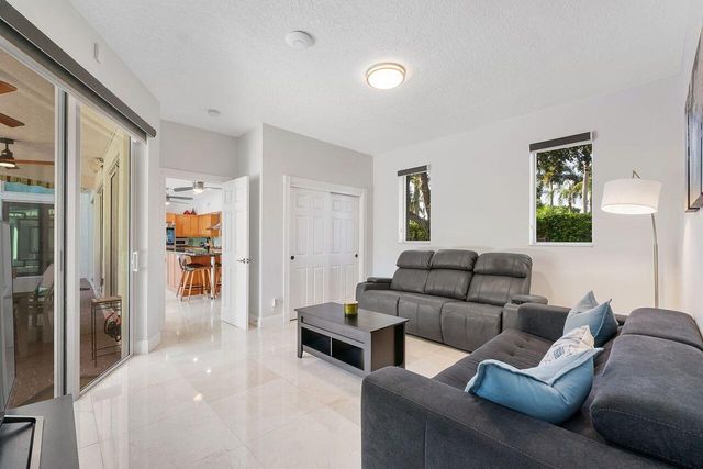 1081 BEL AIRE Drive E, Pembroke Pines, FL 33027