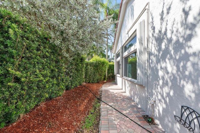 1081 BEL AIRE Drive E, Pembroke Pines, FL 33027