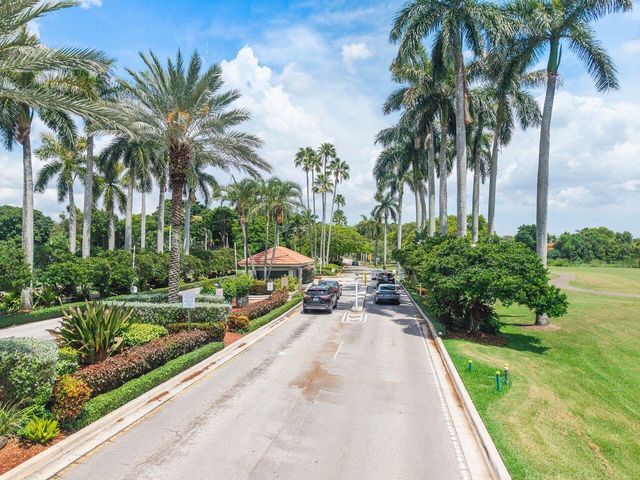 1081 BEL AIRE Drive E, Pembroke Pines, FL 33027