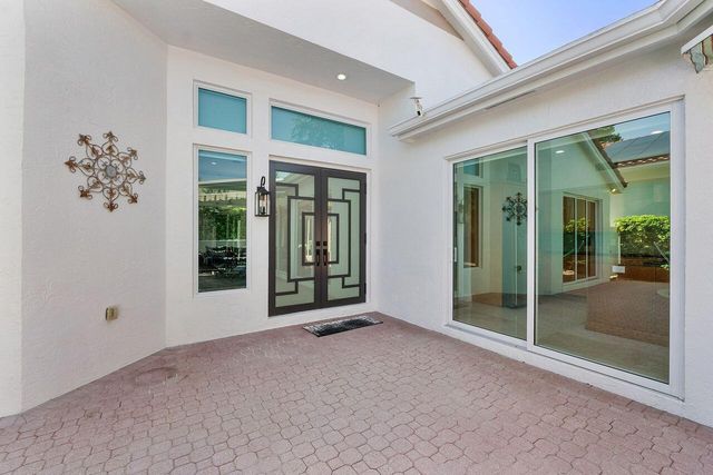 1081 BEL AIRE Drive E, Pembroke Pines, FL 33027