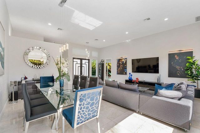 1081 BEL AIRE Drive E, Pembroke Pines, FL 33027