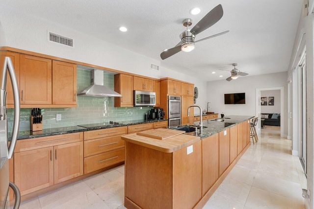 1081 BEL AIRE Drive E, Pembroke Pines, FL 33027