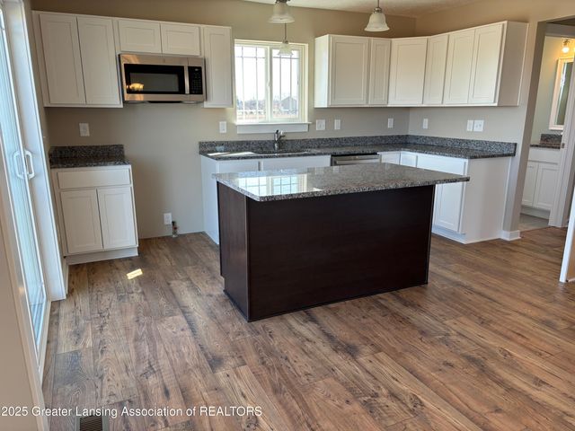 15312 Sherwood Lane, Lansing, MI 48906