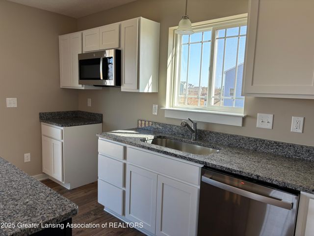 15312 Sherwood Lane, Lansing, MI 48906