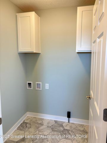 15312 Sherwood Lane, Lansing, MI 48906