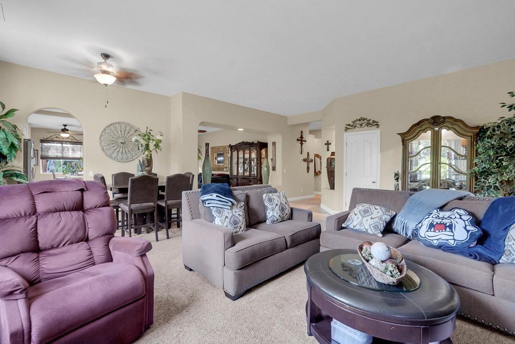 Image 11 of property listing at 12165 Pheasant Run Boulevard, Chowchilla, CA 93610