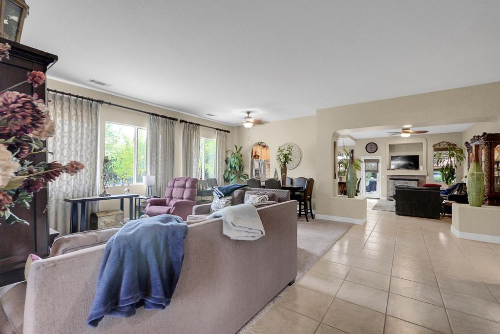 Image 13 of property listing at 12165 Pheasant Run Boulevard, Chowchilla, CA 93610