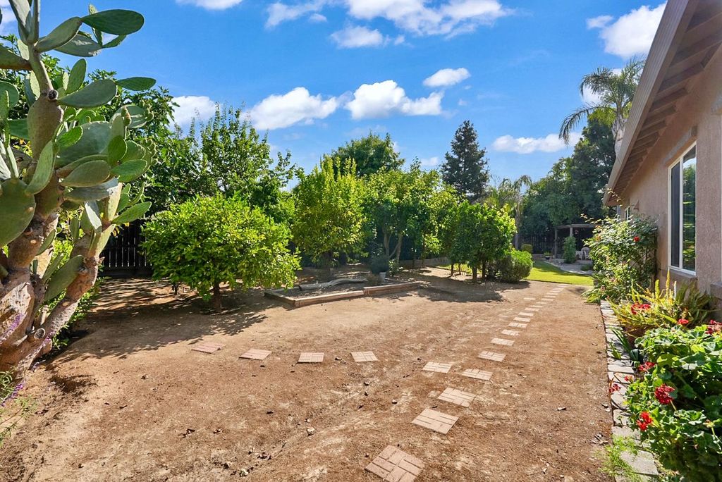 Image 25 of property listing at 12165 Pheasant Run Boulevard, Chowchilla, CA 93610