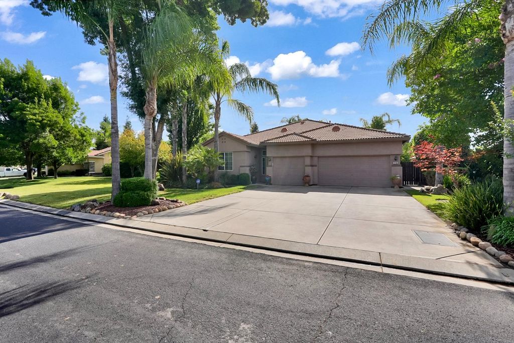 Image 3 of property listing at 12165 Pheasant Run Boulevard, Chowchilla, CA 93610