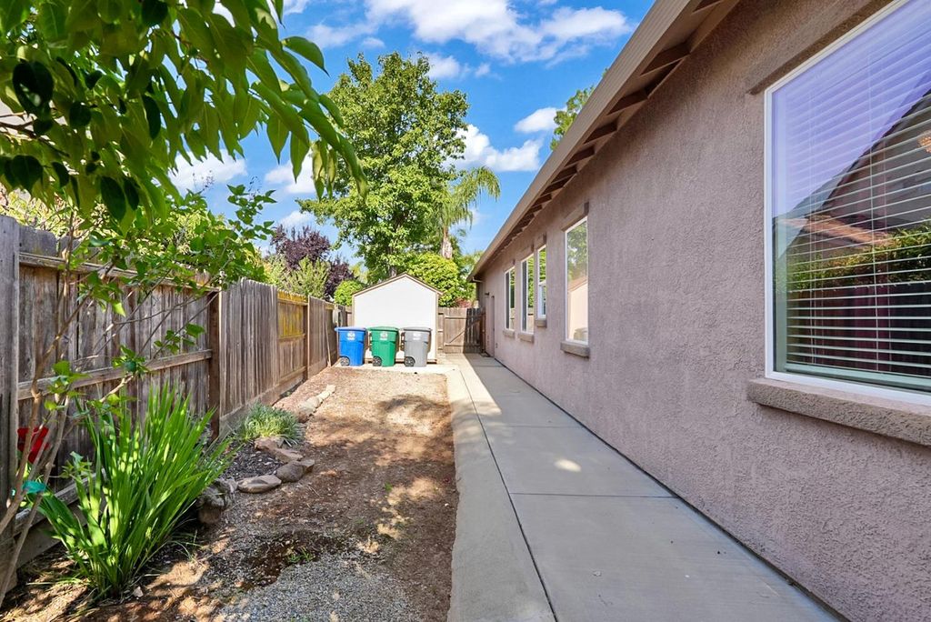 Image 32 of property listing at 12165 Pheasant Run Boulevard, Chowchilla, CA 93610