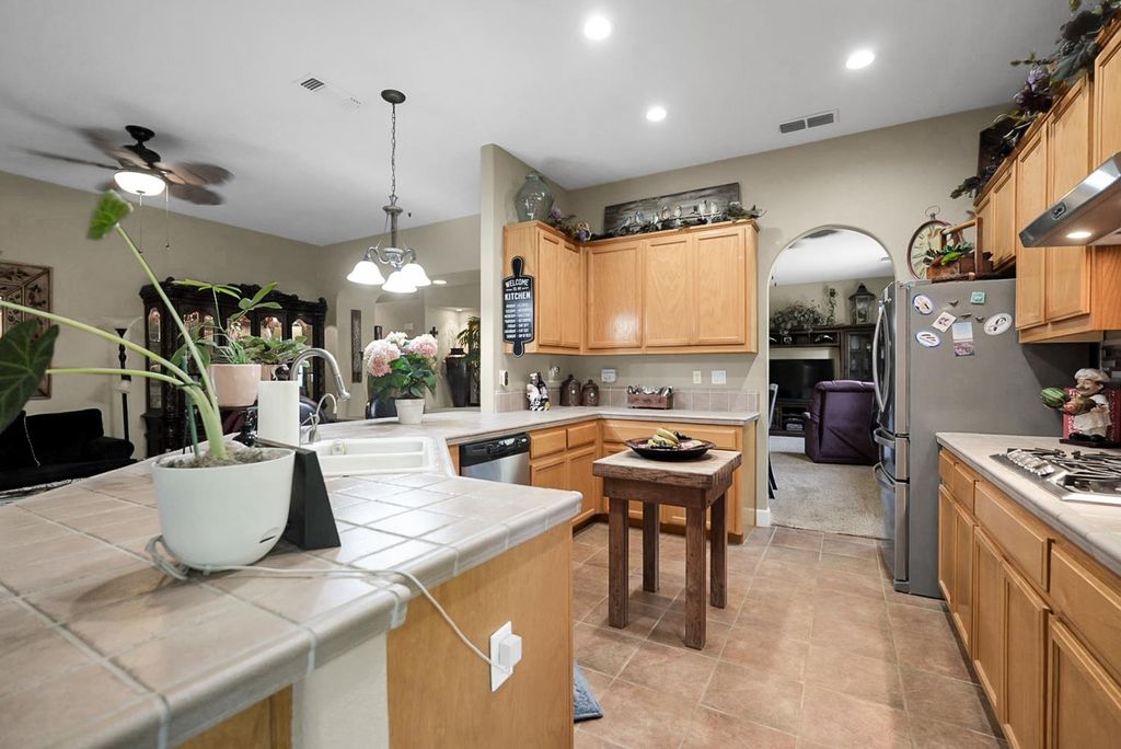 Image 5 of property listing at 12165 Pheasant Run Boulevard, Chowchilla, CA 93610