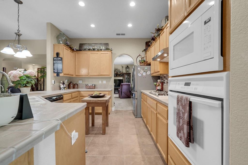 Image 7 of property listing at 12165 Pheasant Run Boulevard, Chowchilla, CA 93610