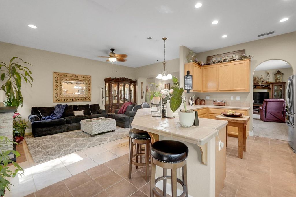 Image 8 of property listing at 12165 Pheasant Run Boulevard, Chowchilla, CA 93610
