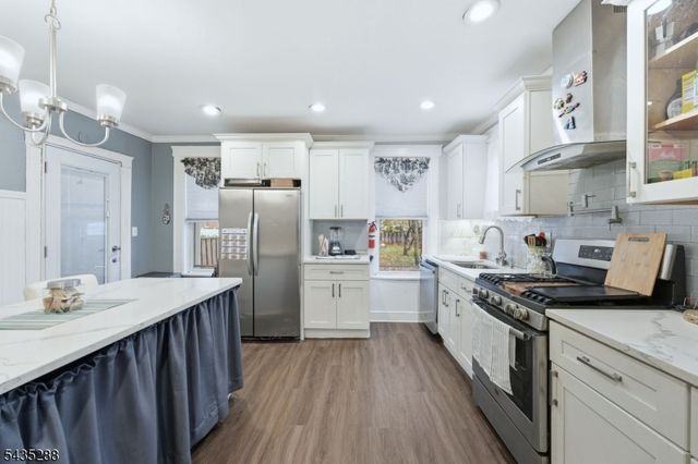 449 Union Ave, Elizabeth City, NJ 07208