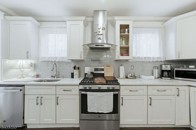 449 Union Ave, Elizabeth City, NJ 07208
