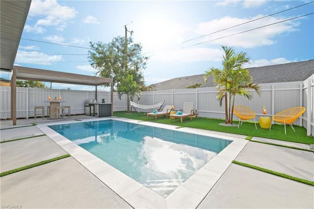 1700 SW Santa Barbara PL, Cape Coral, FL 33991