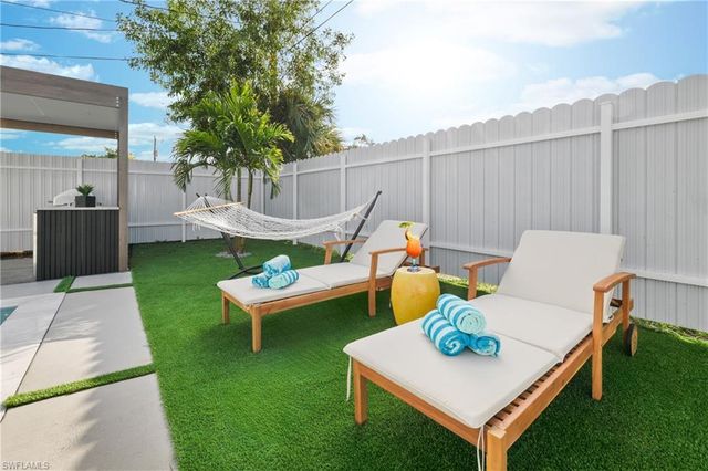 1700 SW Santa Barbara PL, Cape Coral, FL 33991