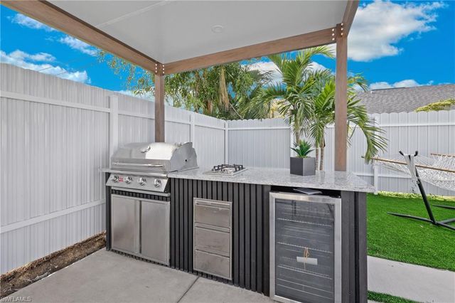 1700 SW Santa Barbara PL, Cape Coral, FL 33991